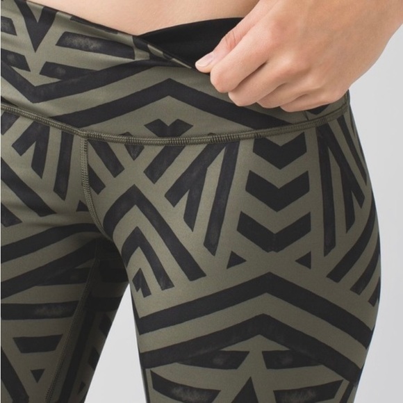 Lululemon Wunder Under Crop II leggings Pants. Size 6 - Picture 4 of 11